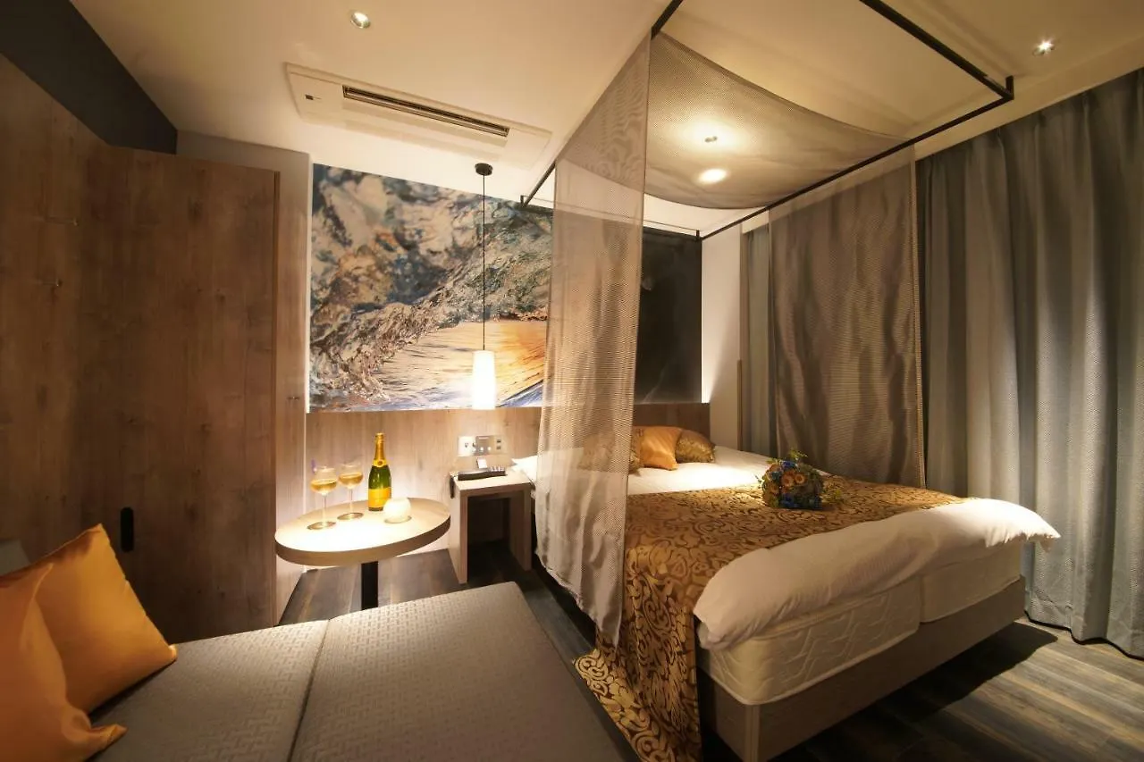 ラブホテル 男塾ホテルグループ ルトゥール（大人専用） 大阪市